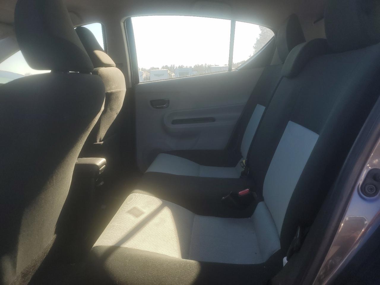 2014 Toyota Prius - Image 10