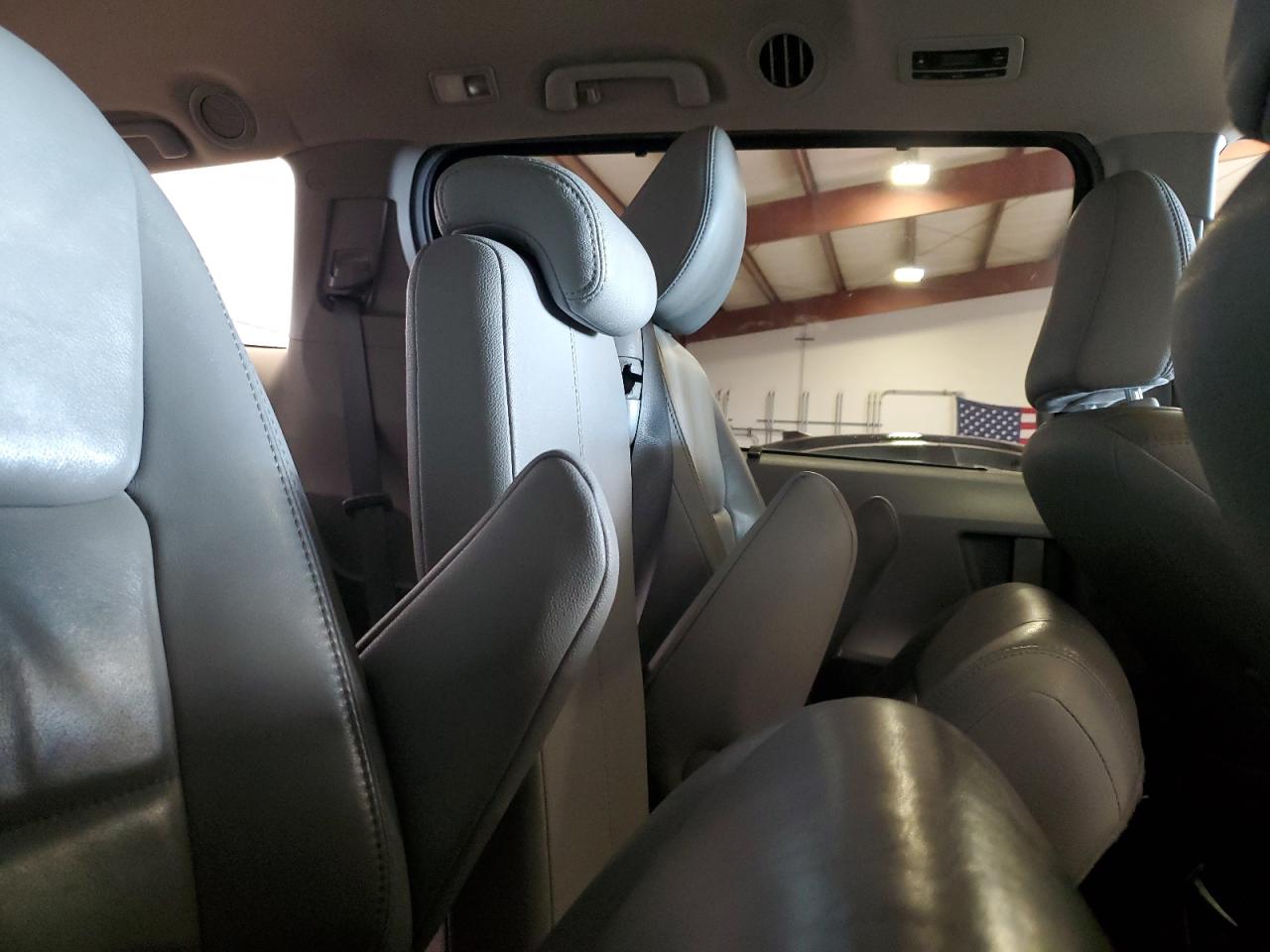 2015 Toyota Sienna - Image 11