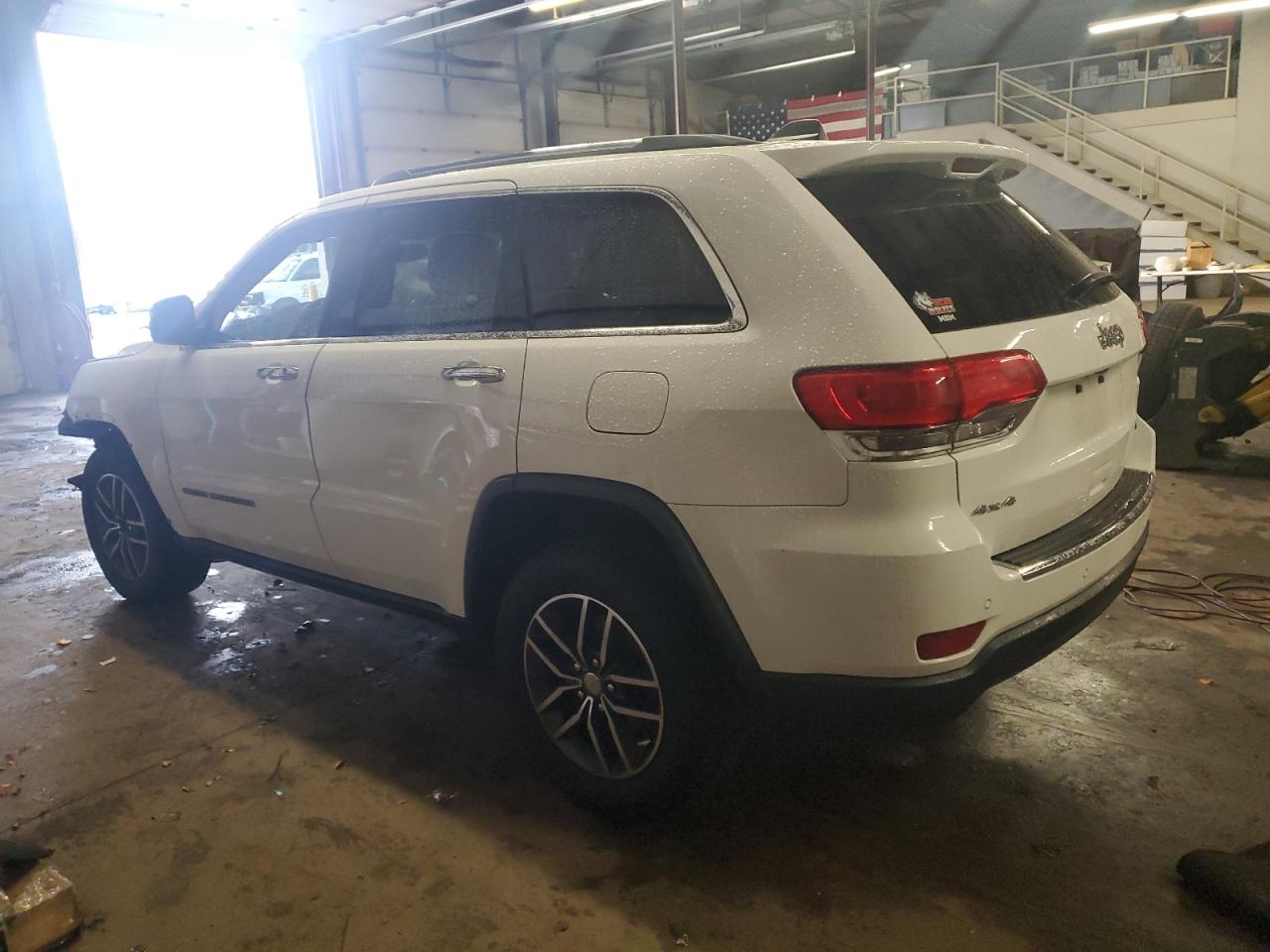 1C4RJFBG0JC418608 2018 JEEP GRAND CHEROKEE - Image 2