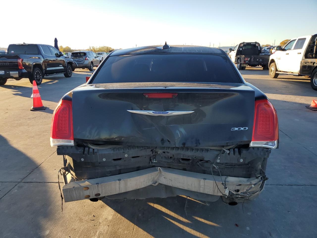 VIN 2C3CCAAG2JH342265 2018 CHRYSLER 300 no.6