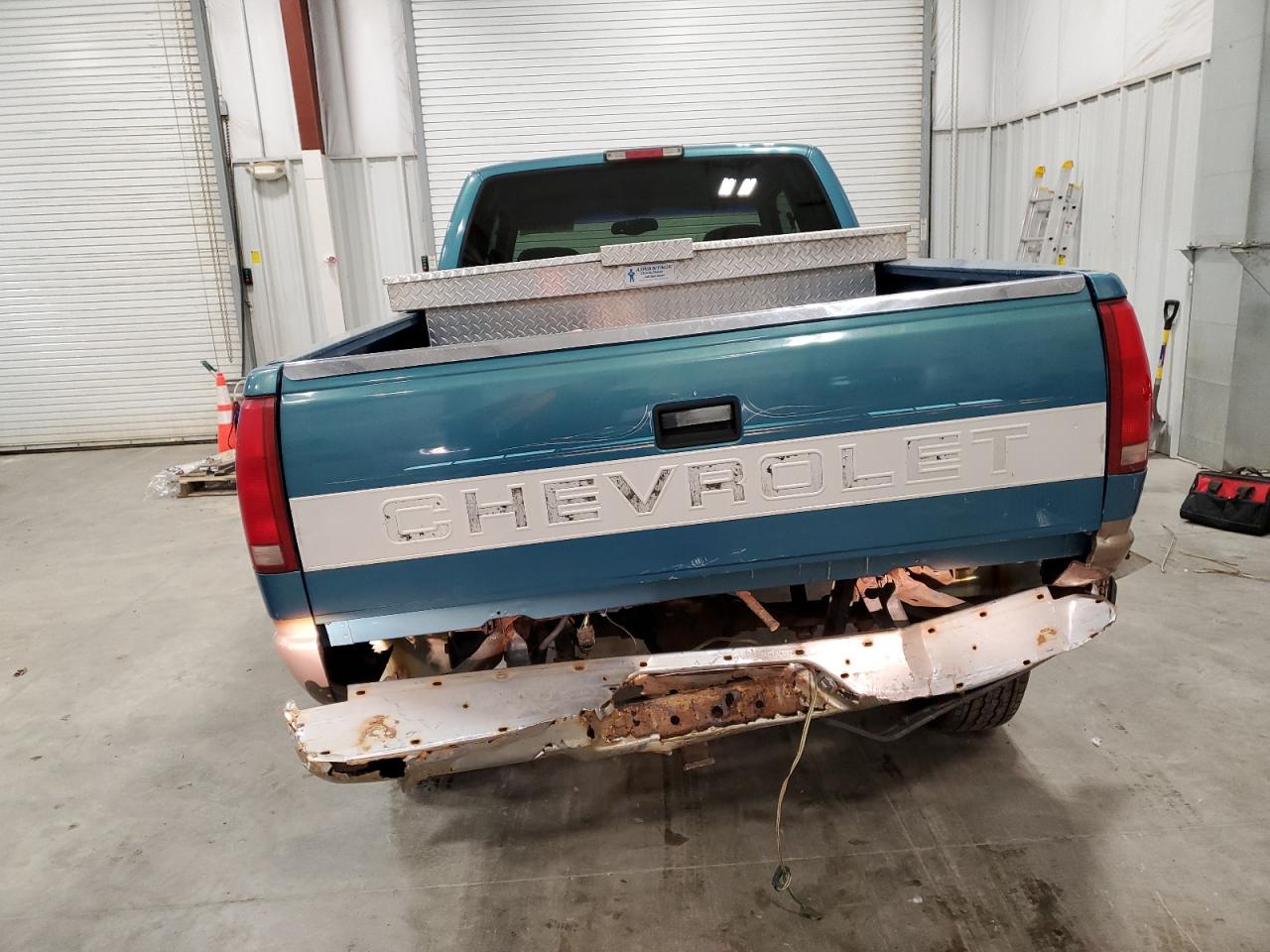 1997 Chevrolet Gmt-400 K1500 VIN: 2GCEK19R8V1293553 Lot: 83616644