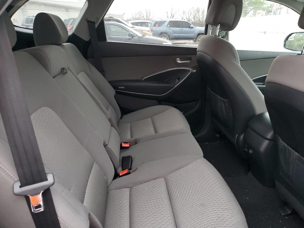 2017 Hyundai Santa Fe - Image 11