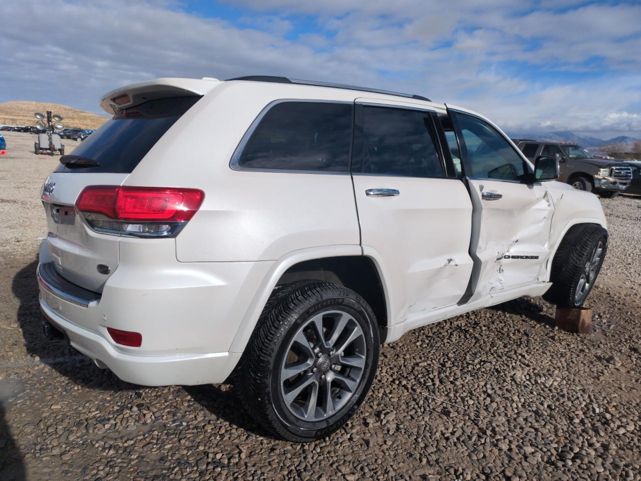 2017 Jeep Grand Cherokee - Image 3