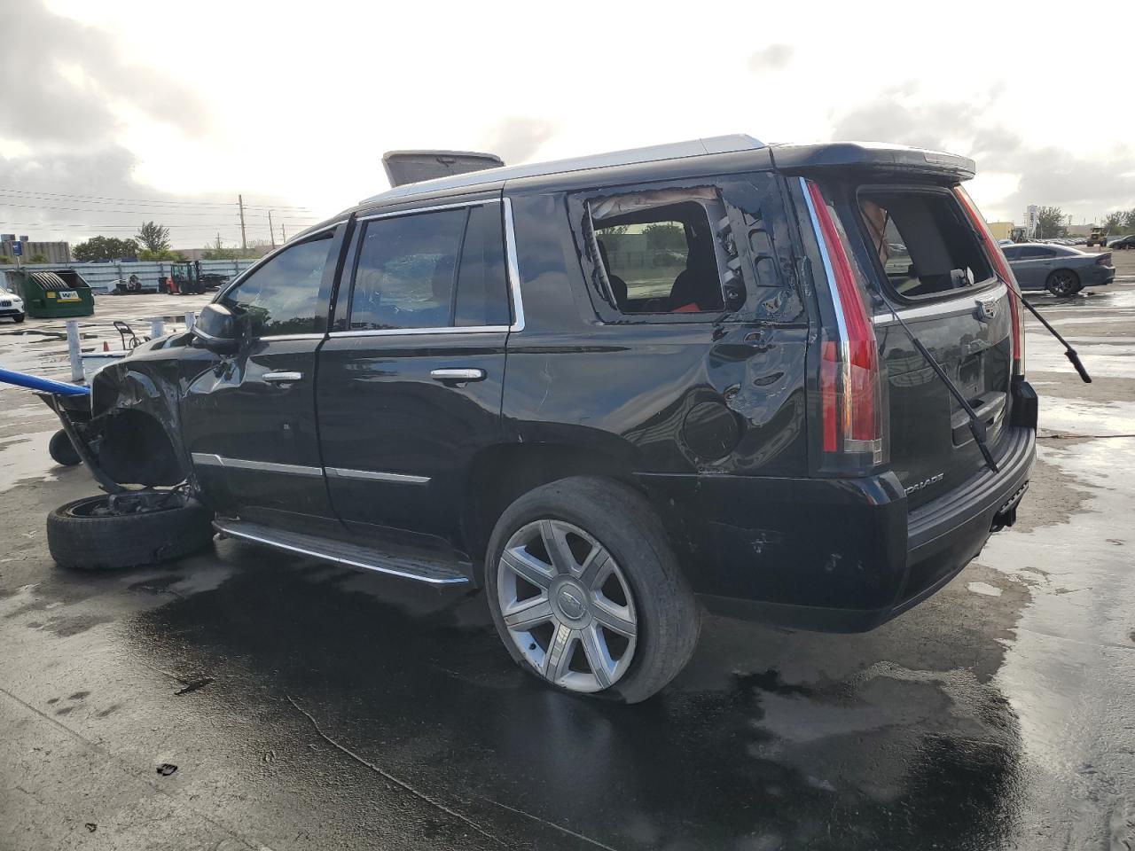 VIN 1GYS4BKJ3JR307197 2018 CADILLAC ESCALADE no.2