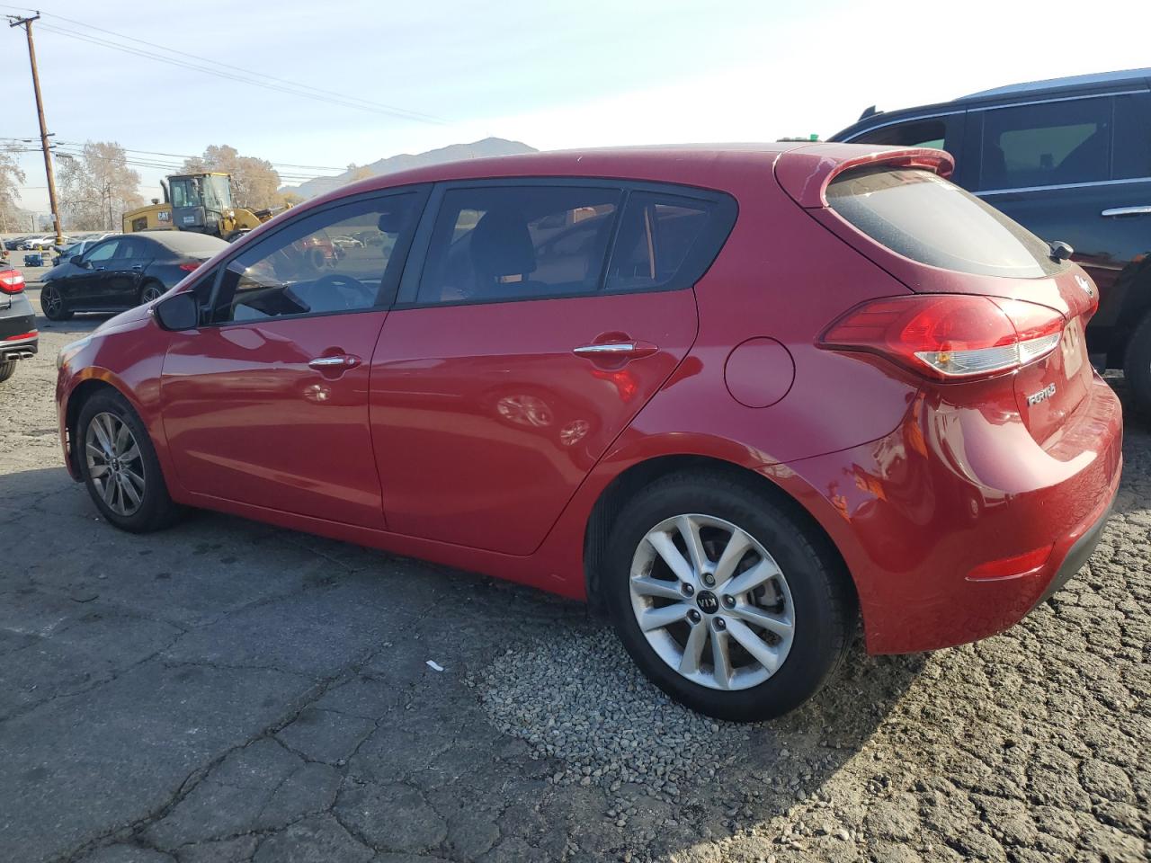 VIN KNAFK5A81H5679813 2017 KIA FORTE no.2