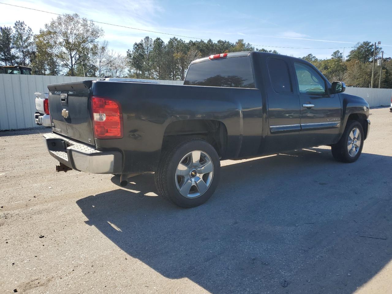 2011 Chevrolet Silverado - Image 3