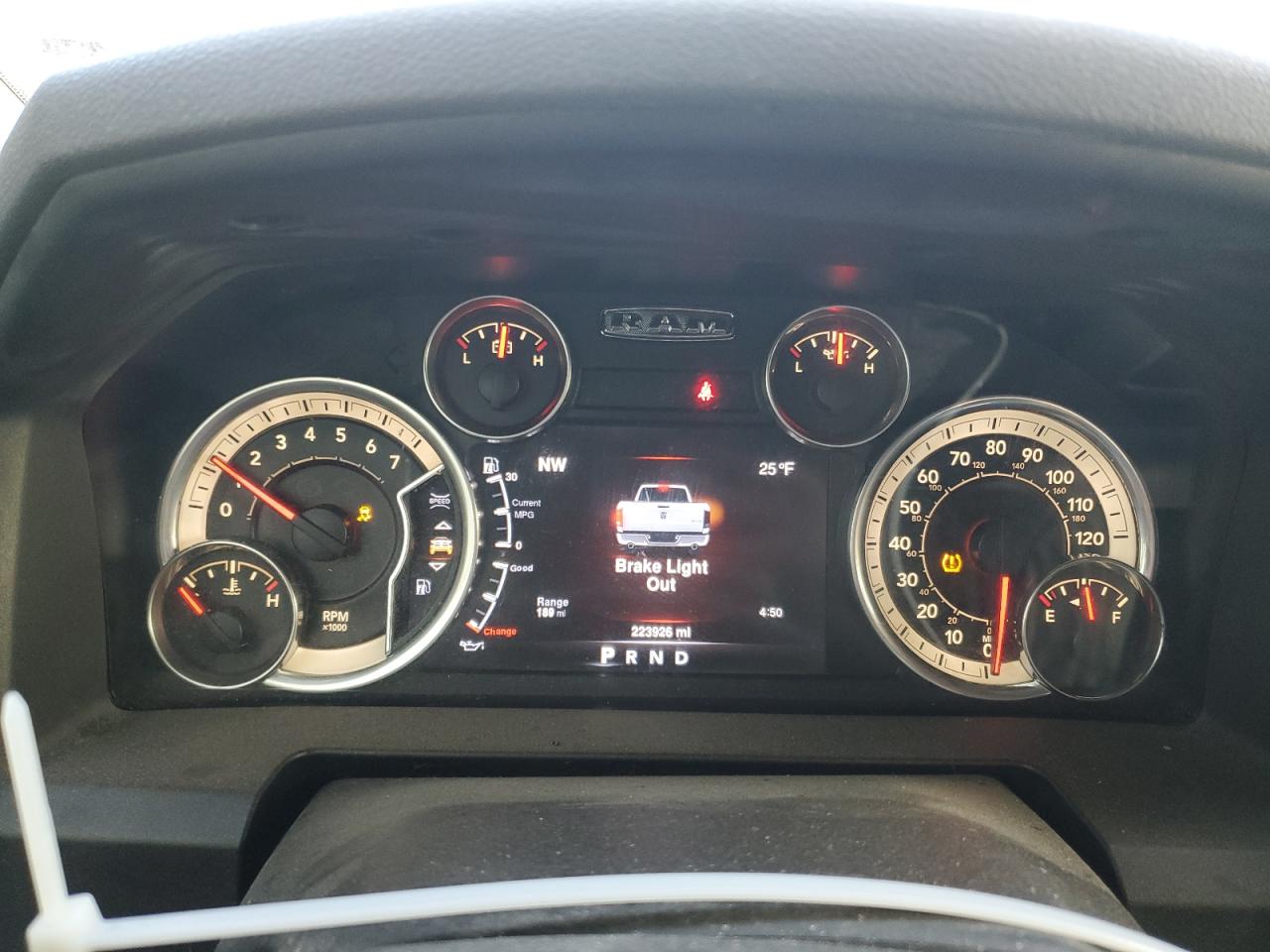 2016 RAM 1500 - Image 9