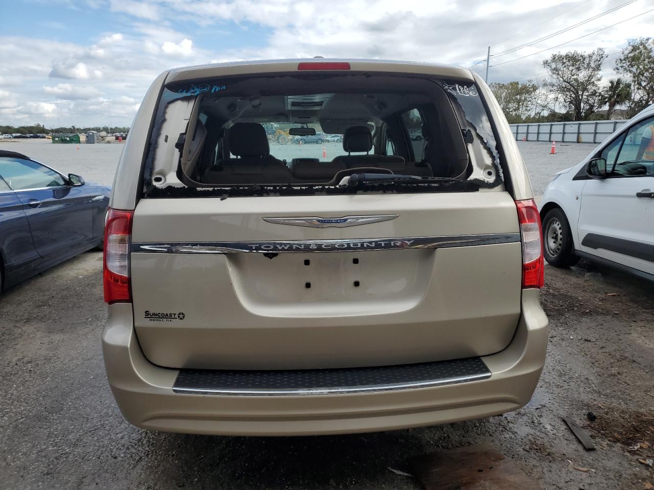2015 Chrysler Town & Country - Image 6