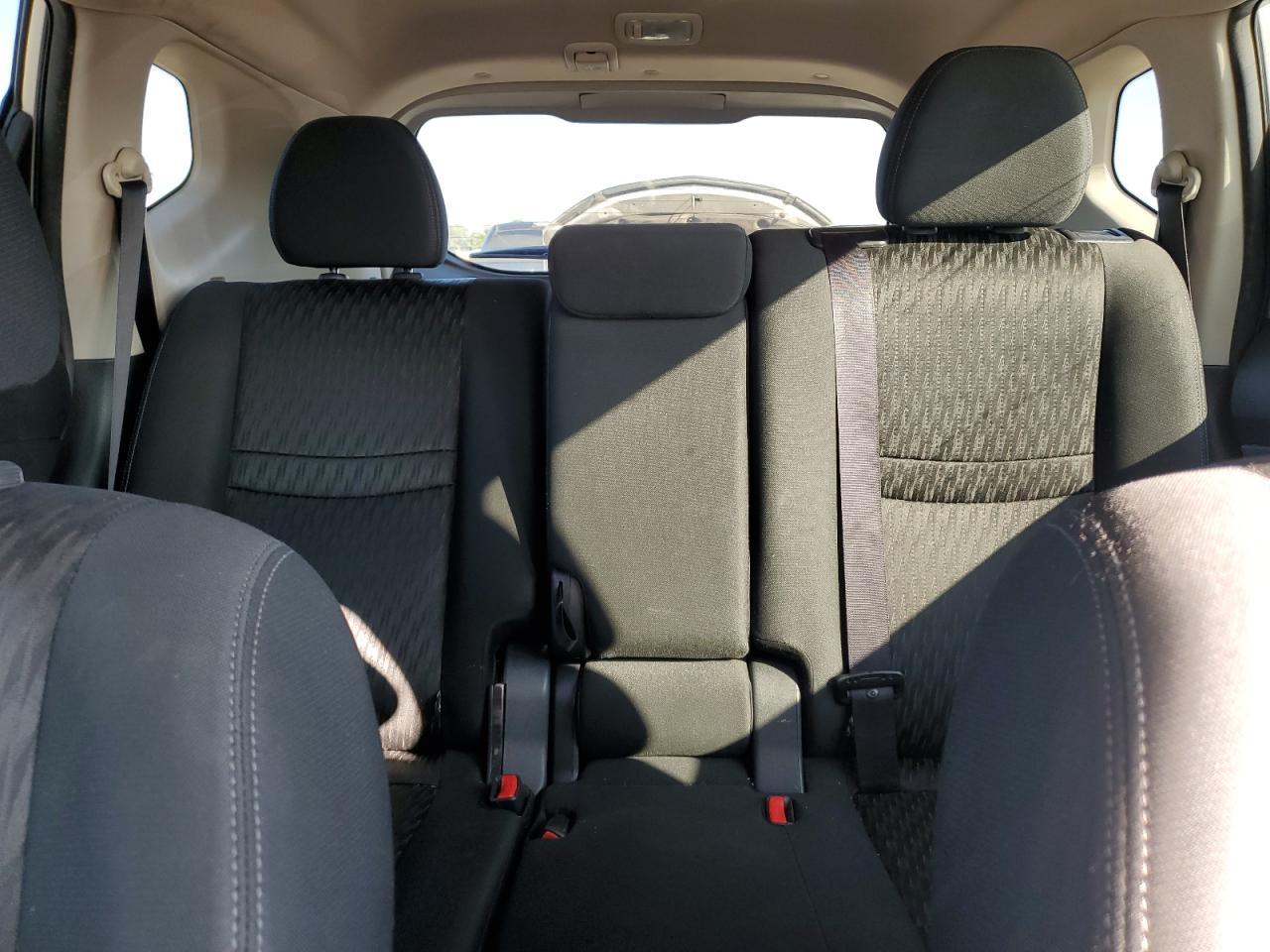 2017 Nissan Rogue - Image 10