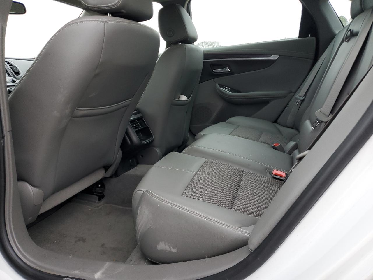 2015 Chevrolet Impala - Image 10