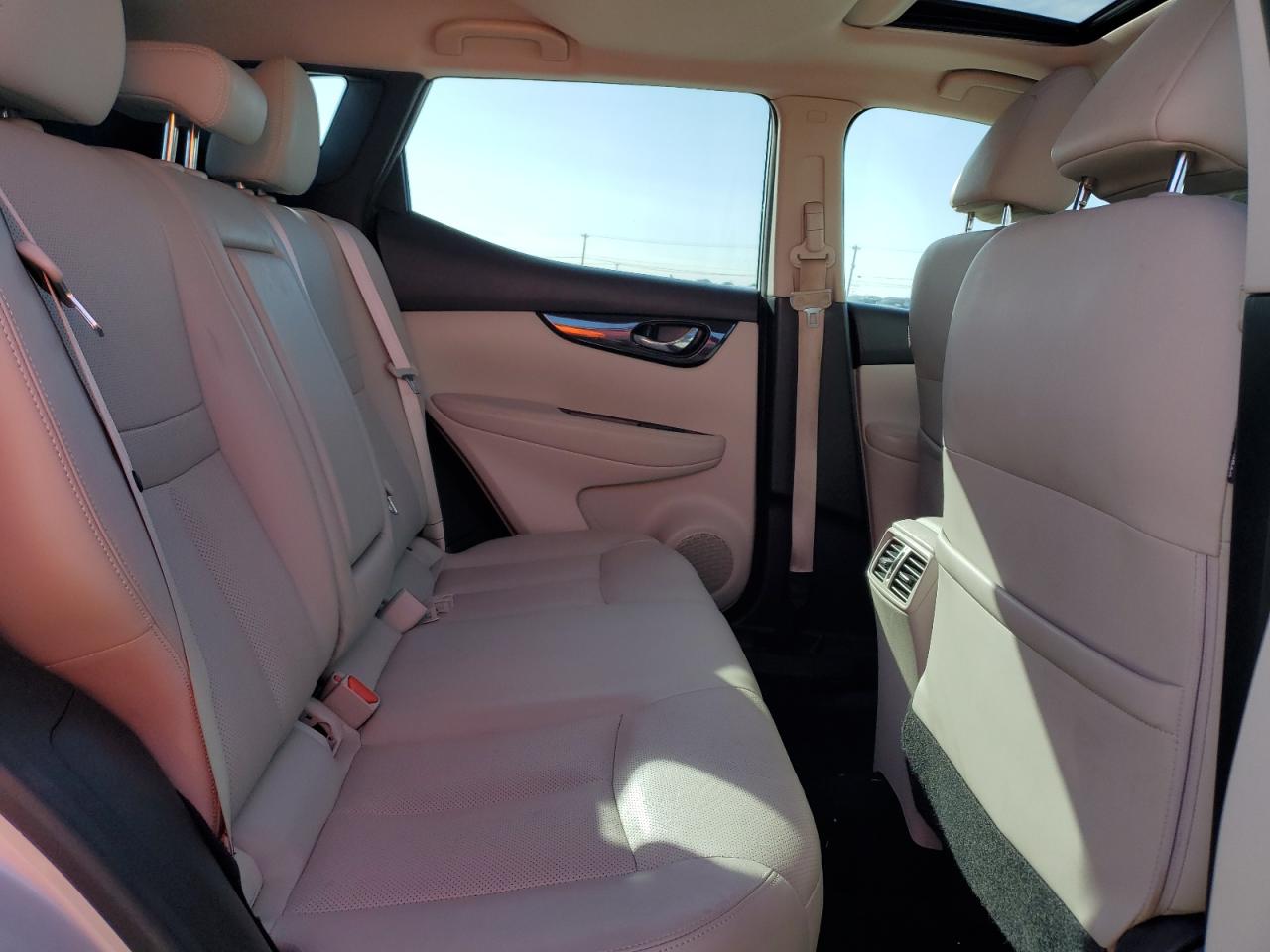 2018 Nissan Rogue - Image 11