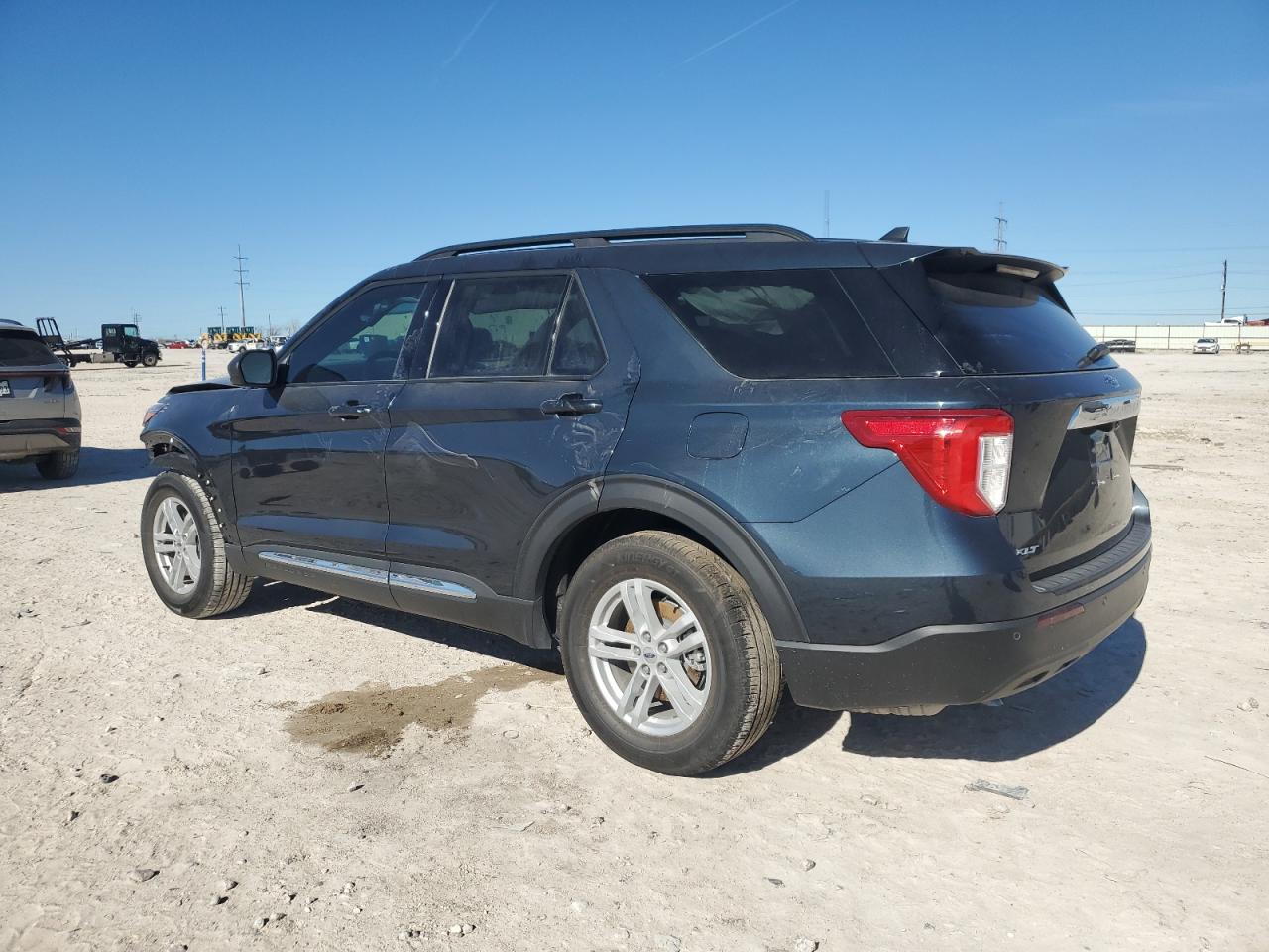 2023 Ford Explorer - Image 2