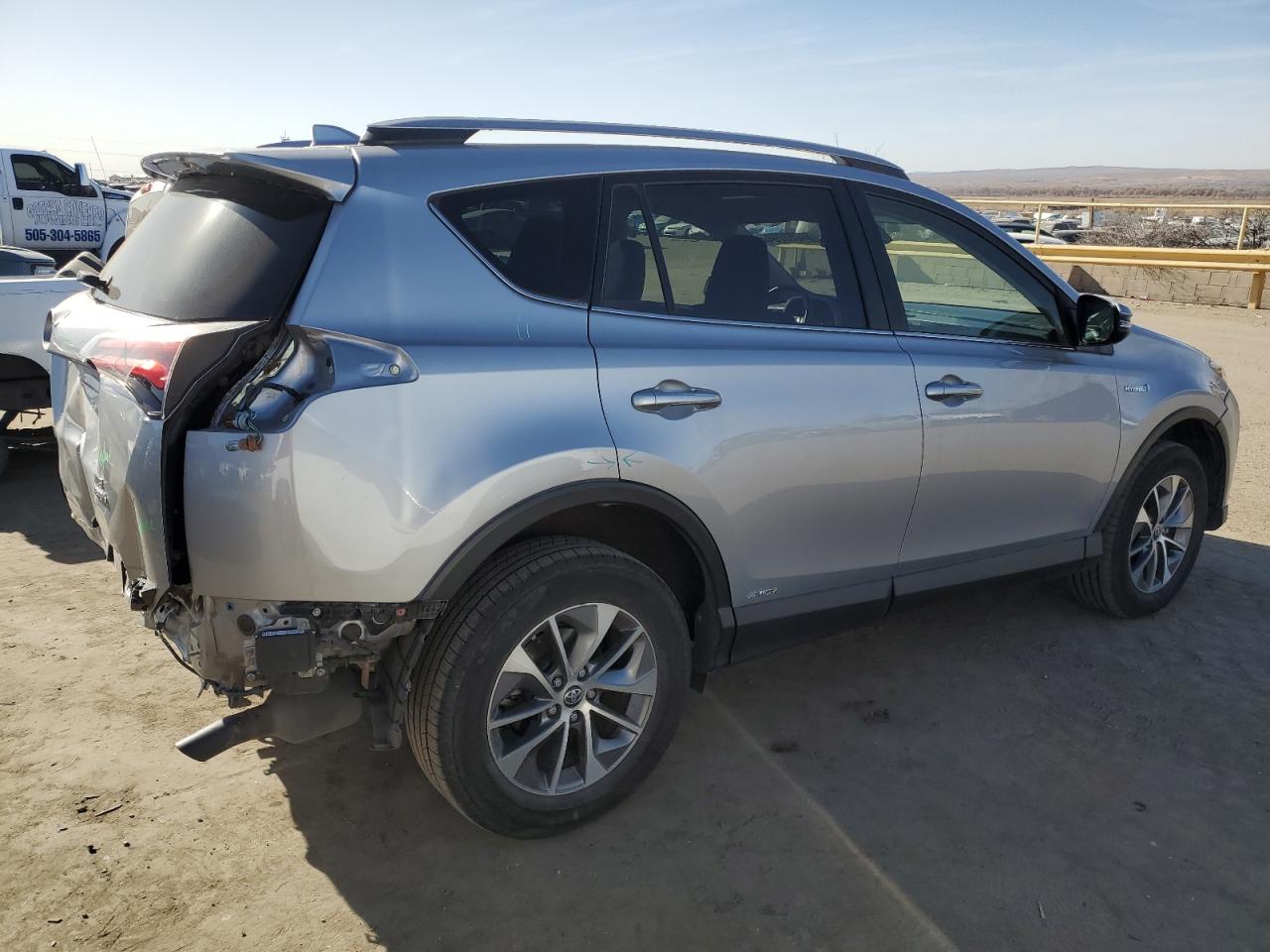 VIN JTMRJREV8HD075613 2017 TOYOTA RAV4 no.3