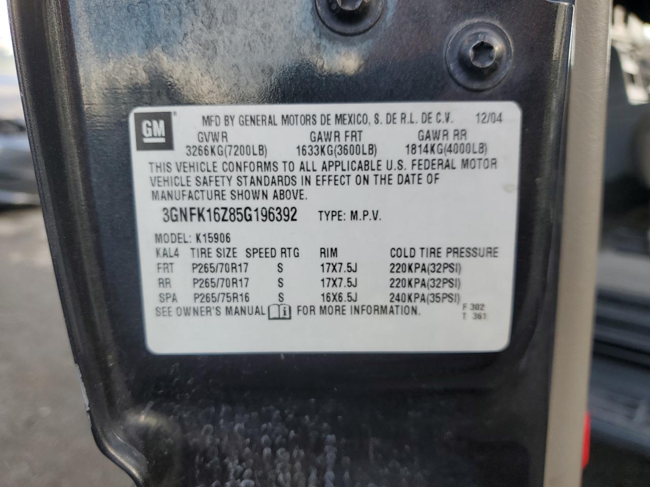 2005 Chevrolet Suburban - Image 13