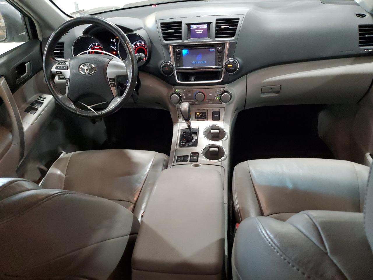 2013 Toyota Highlander - Image 8