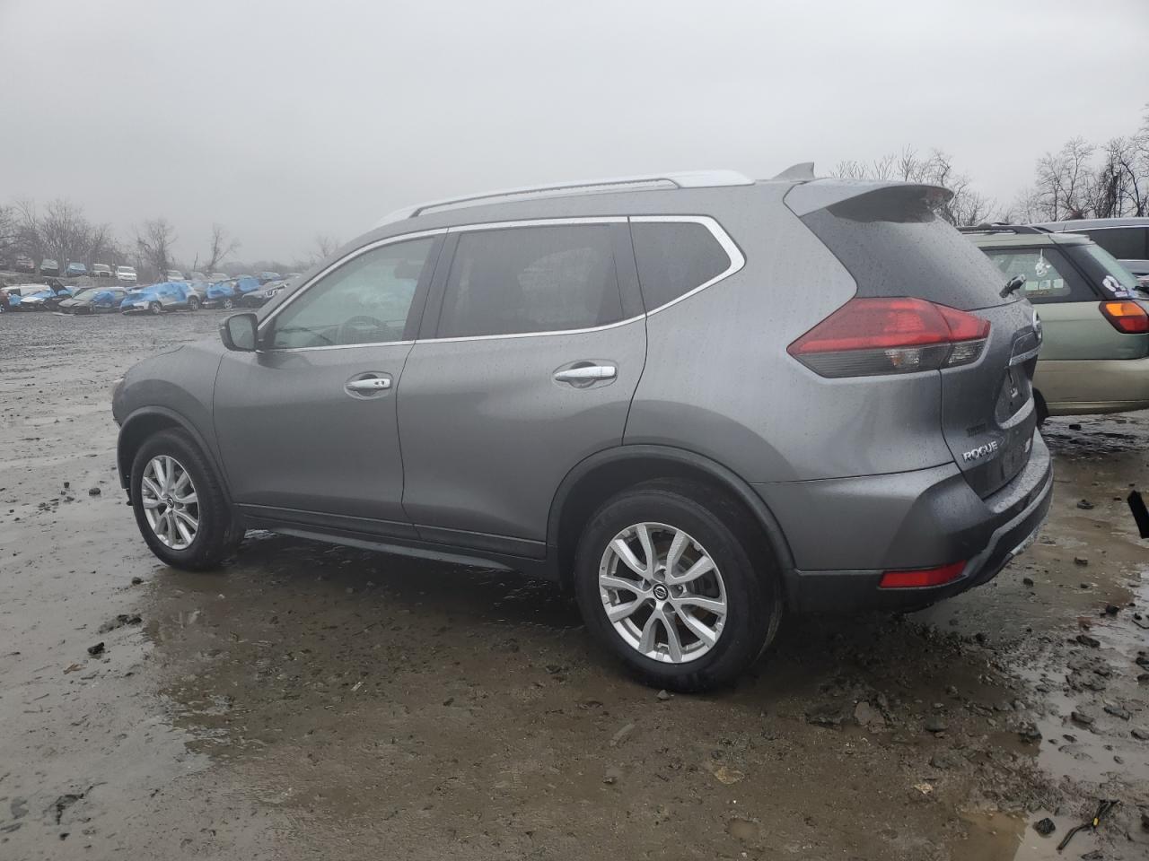 2018 Nissan Rogue - Image 2