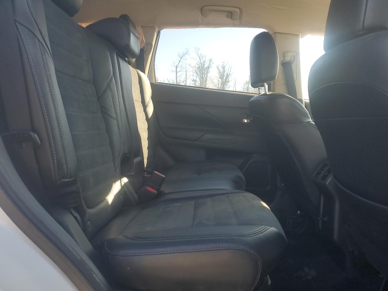 2020 Mitsubishi Outlander - Image 11