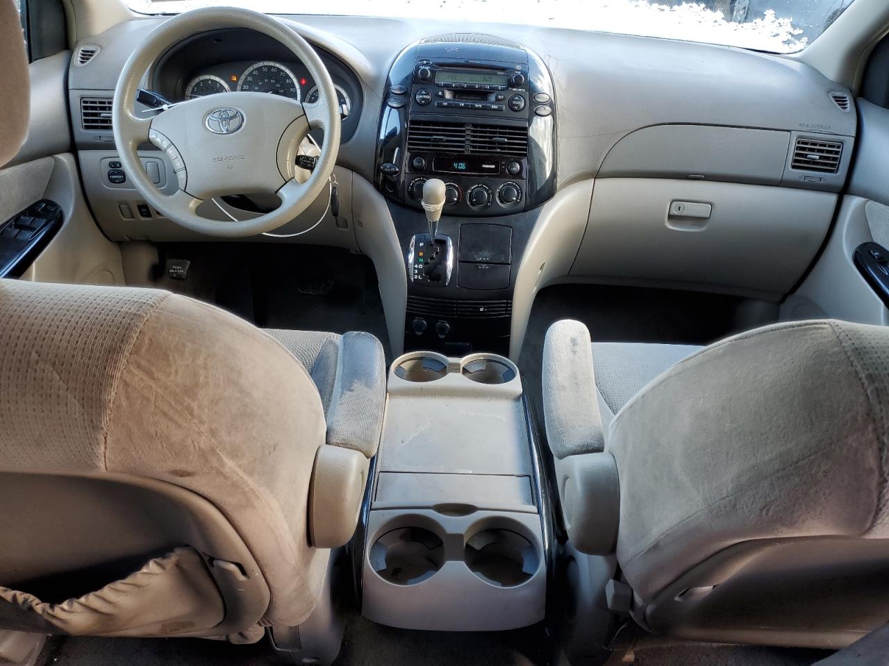 2004 Toyota Sienna - Image 8