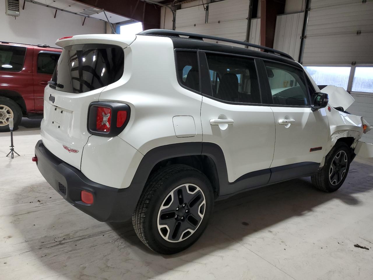 VIN ZACCJBCT2GPE32461 2016 JEEP RENEGADE no.3