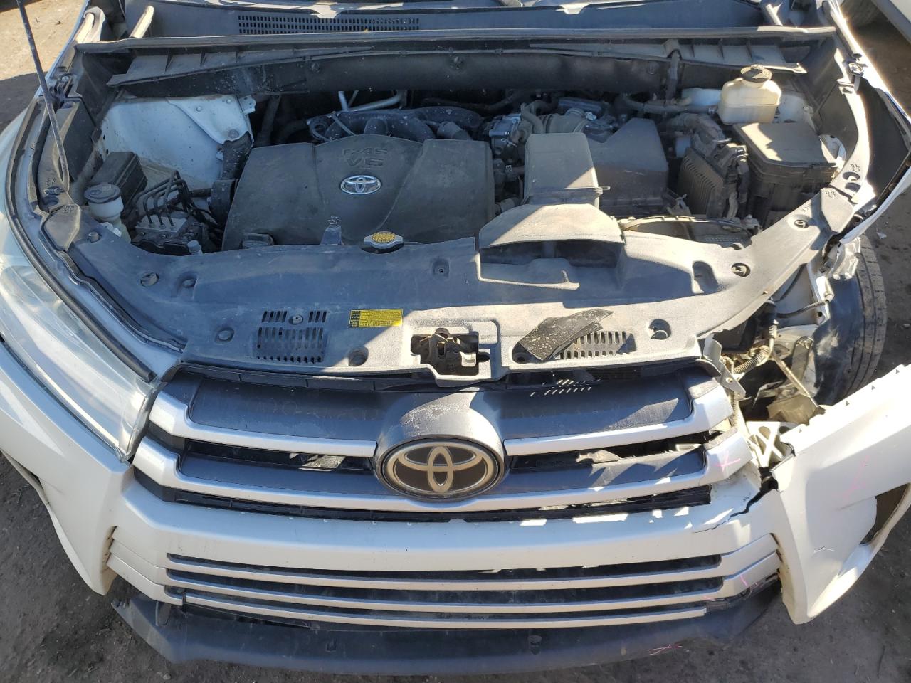 2017 Toyota Highlander - Image 12