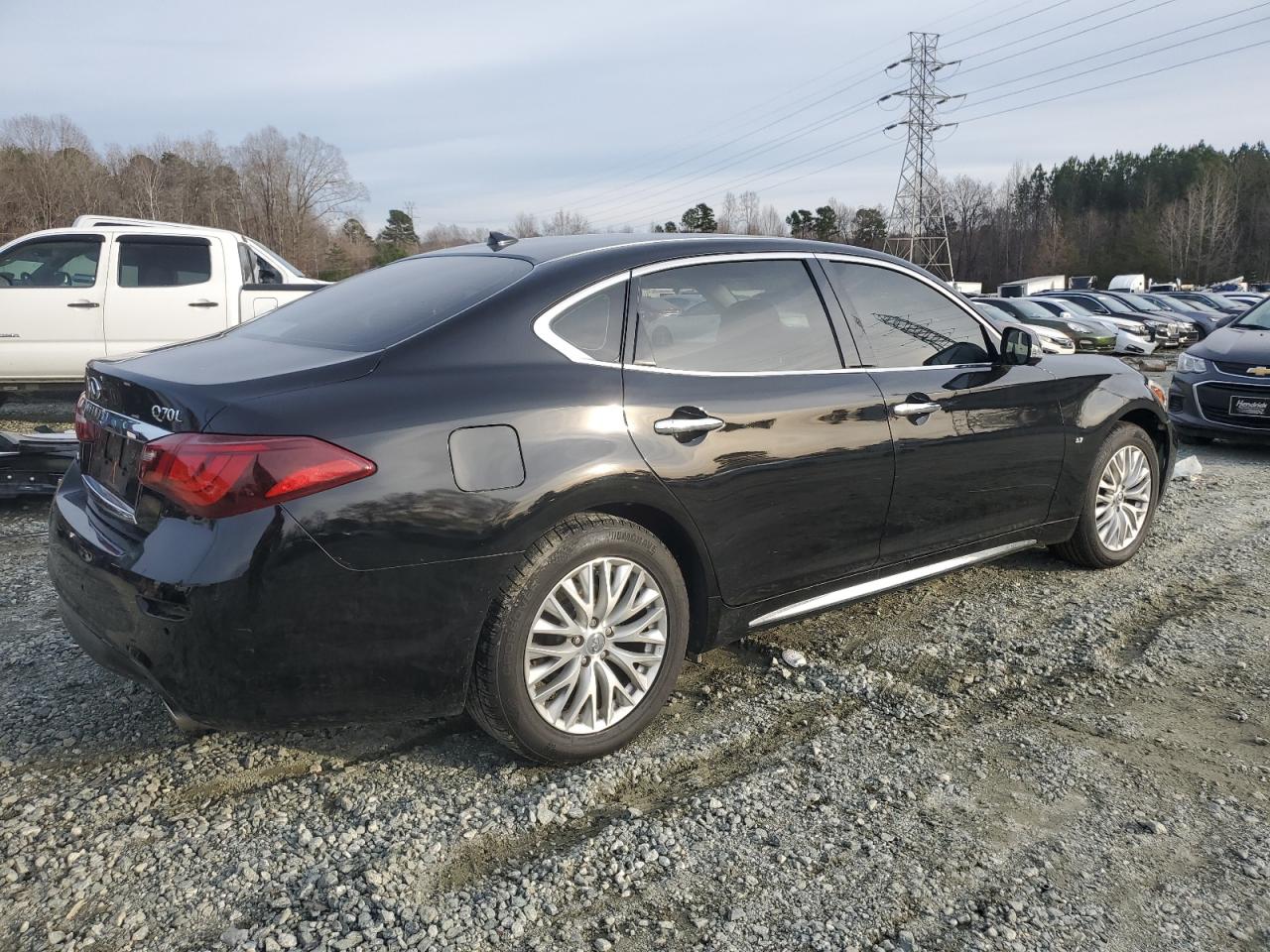2015 Infiniti Q70 - Image 3