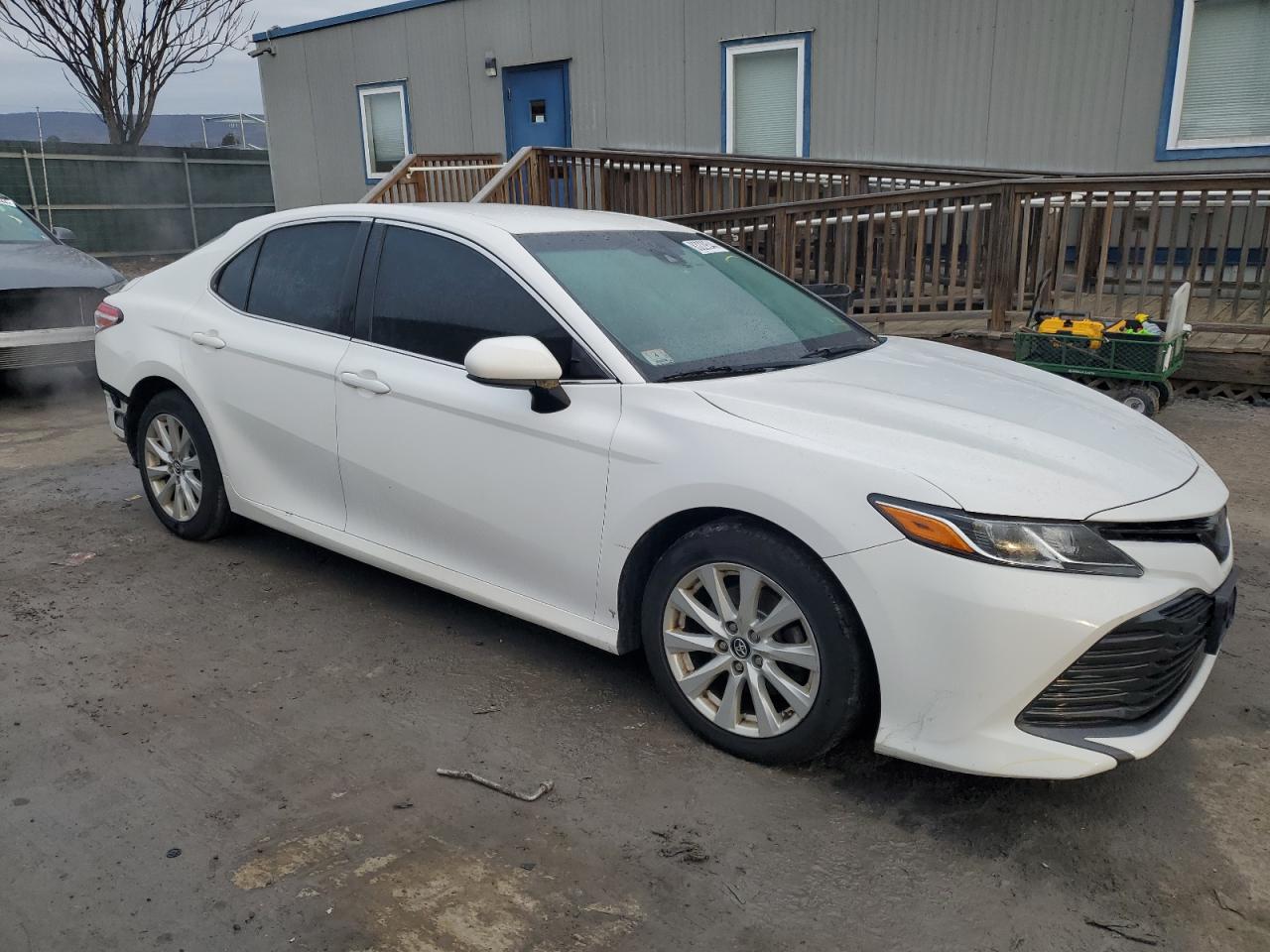 VIN 4T1B11HK6JU100787 2018 TOYOTA CAMRY no.4