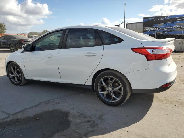 Sedans FORD FOCUS 2013 White