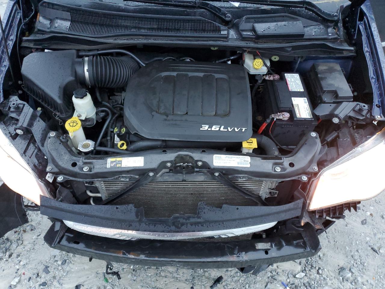 2016 Chrysler Town & Country - Image 12
