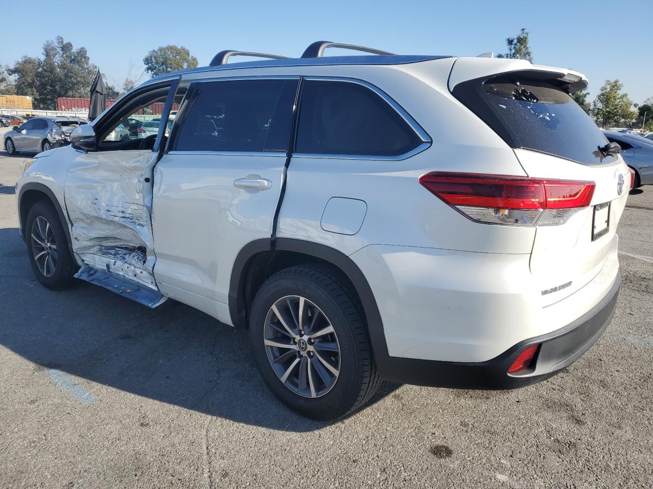 2018 Toyota Highlander - Image 2