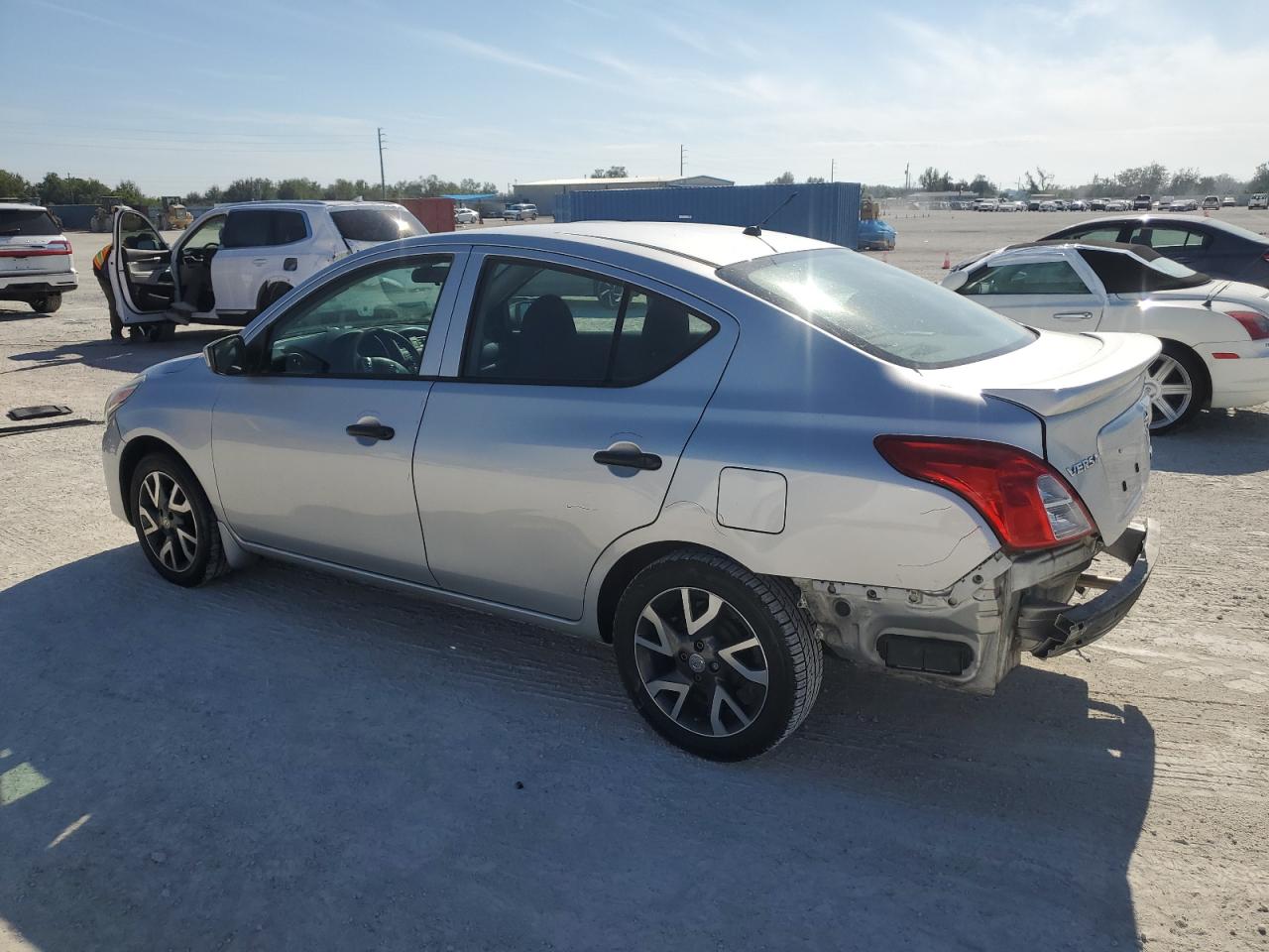 VIN 3N1CN7AP1GL824897 2016 NISSAN VERSA no.2