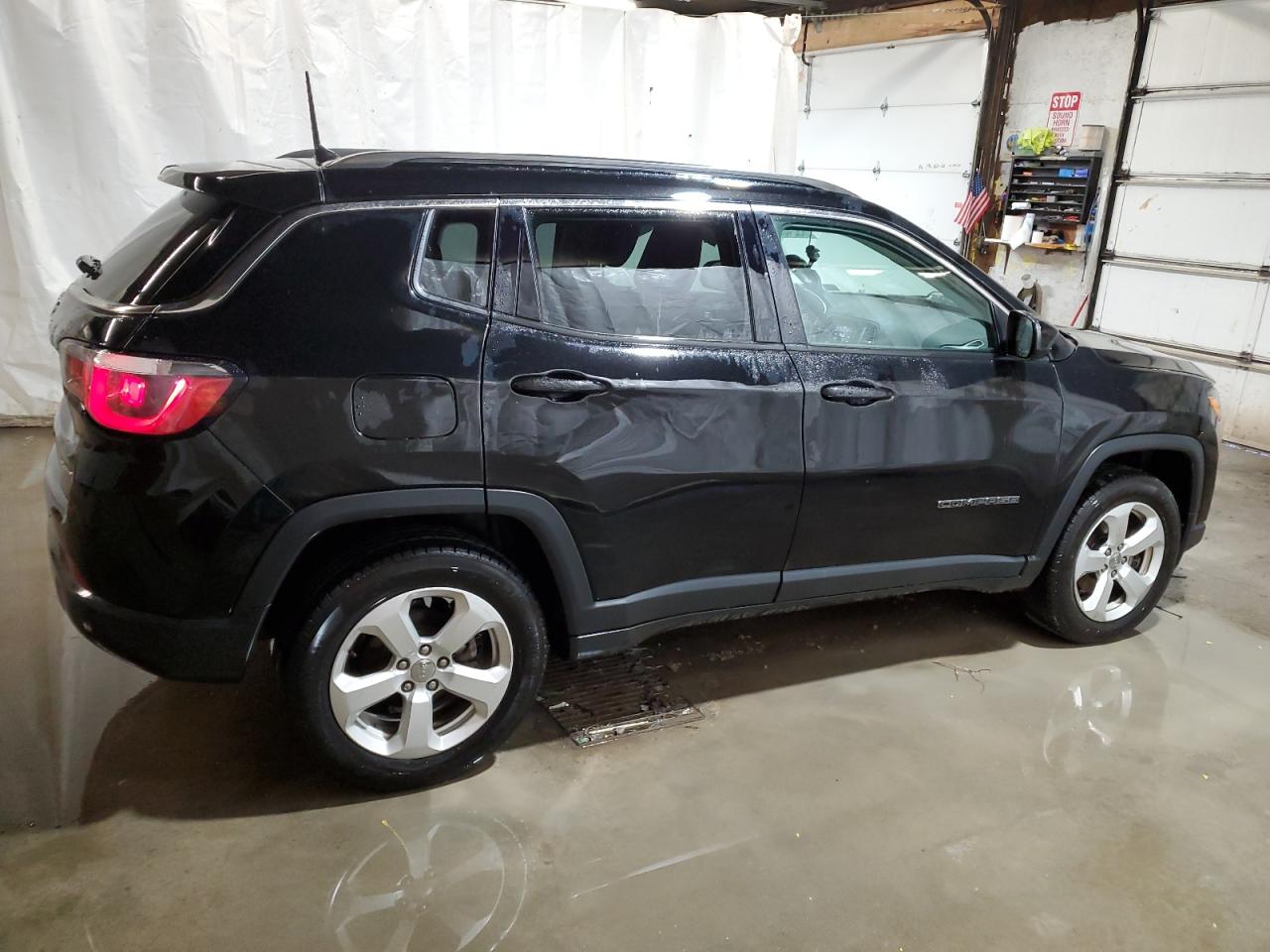 VIN 3C4NJDBB1HT679994 2017 JEEP COMPASS no.3