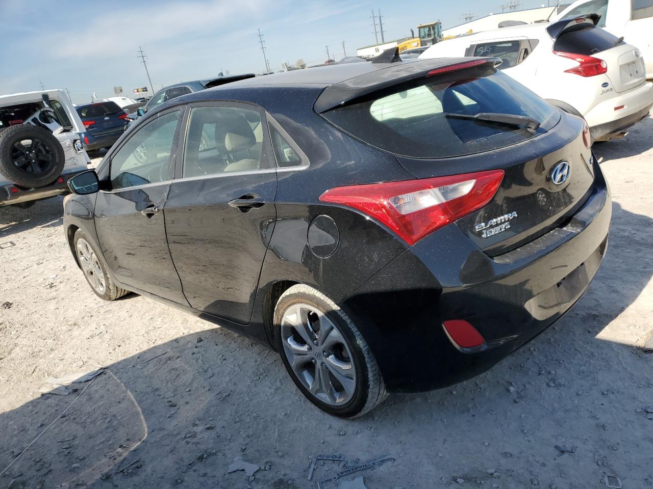 2013 Hyundai Elantra - Image 2