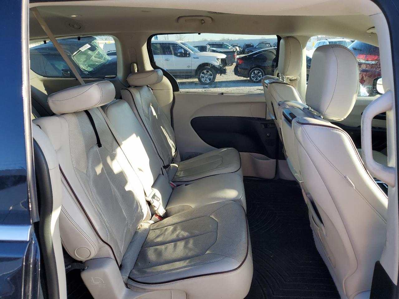 2017 Chrysler Pacifica - Image 11