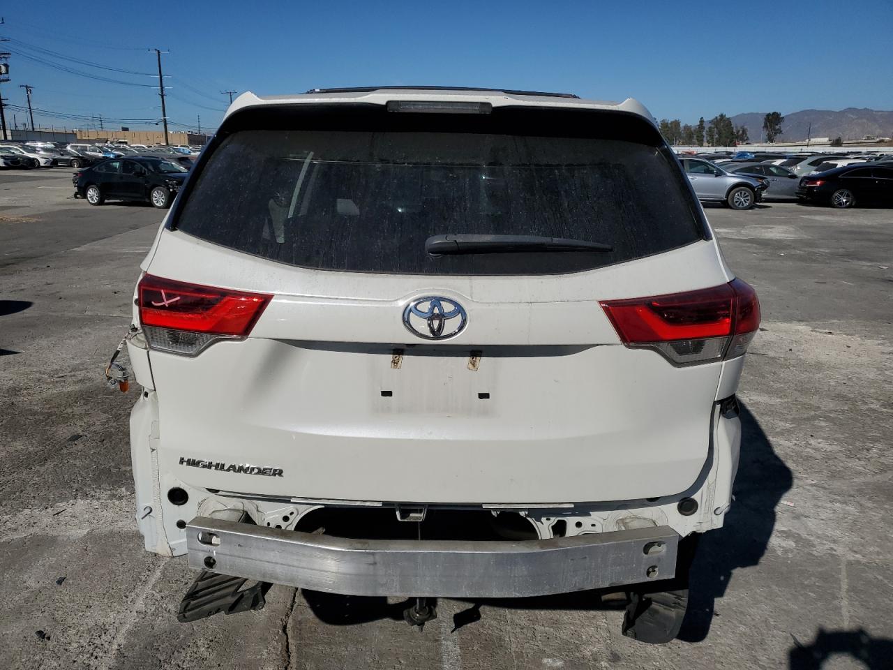 VIN 5TDZARFH9JS038914 2018 TOYOTA HIGHLANDER no.6