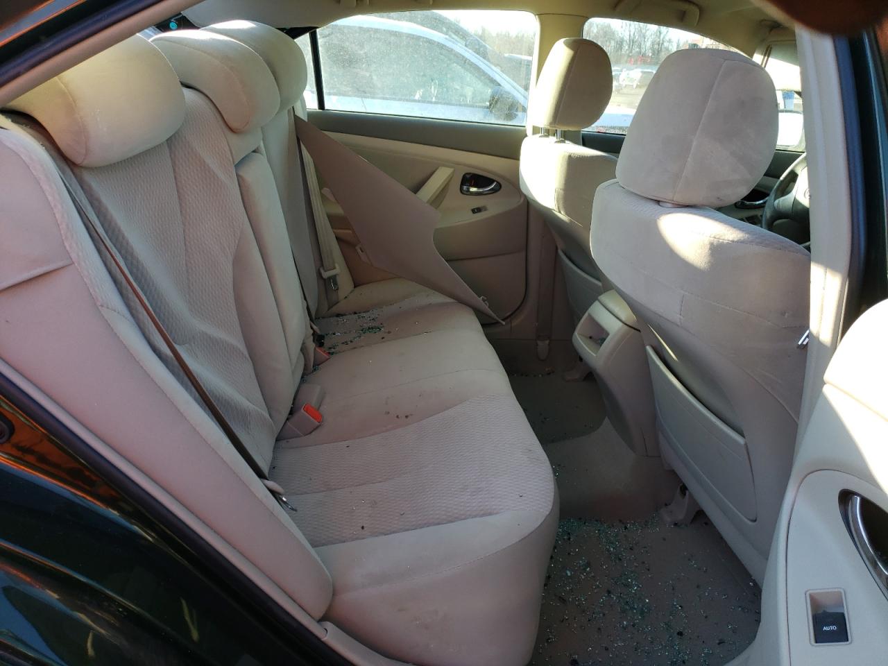 2011 Toyota Camry - Image 10