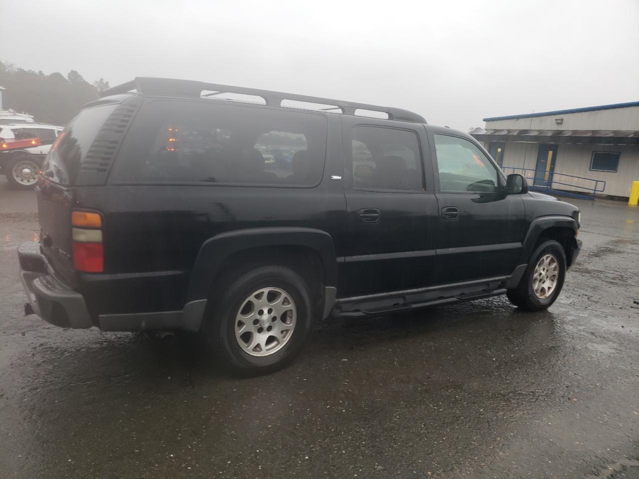 2005 Chevrolet Suburban - Image 3