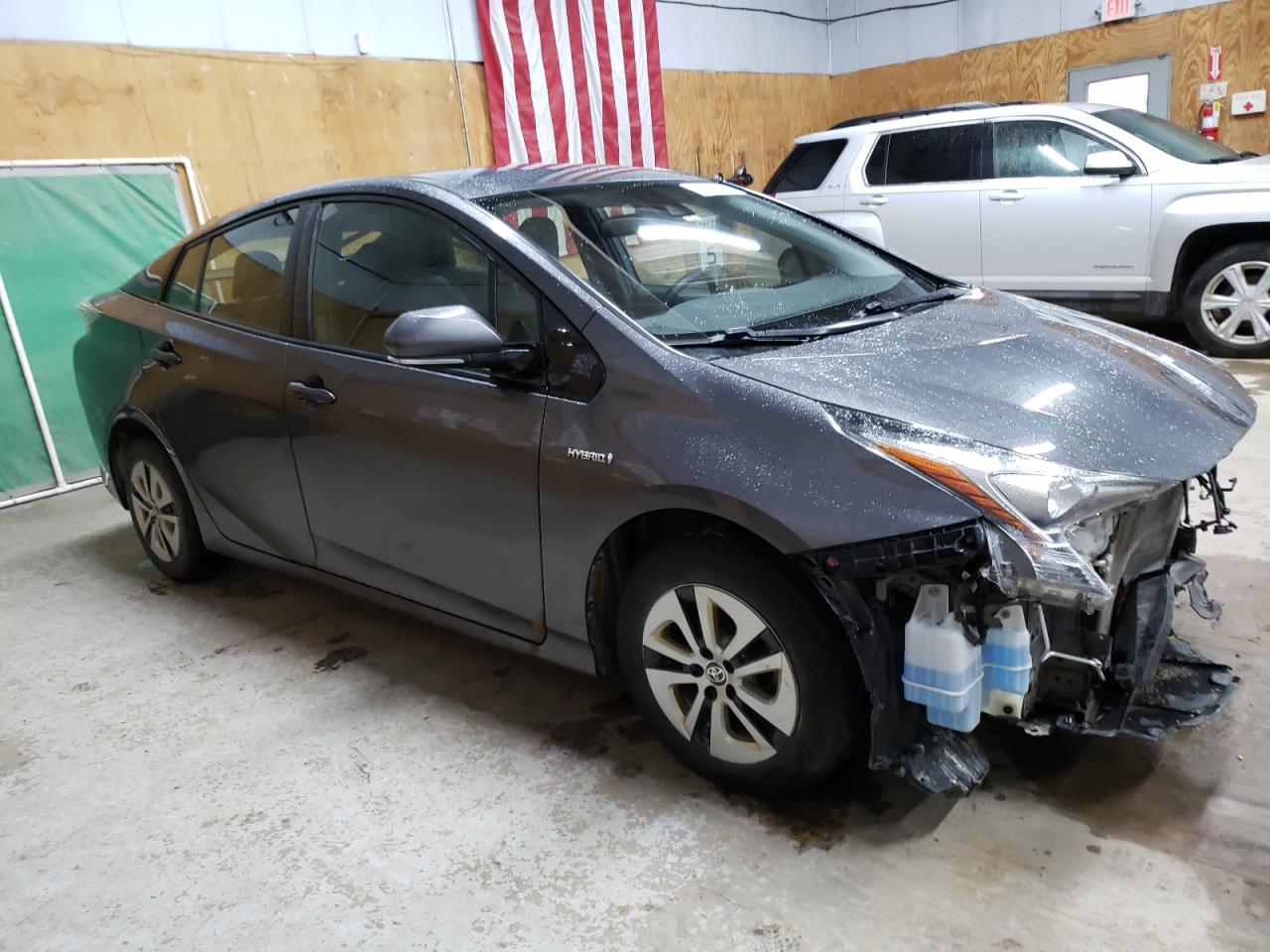 VIN JTDKBRFUXJ3061163 2018 TOYOTA PRIUS no.4