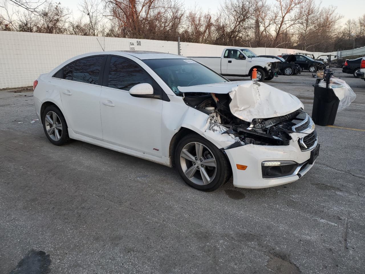 VIN 1G1PE5SB3F7202822 2015 CHEVROLET CRUZE no.4