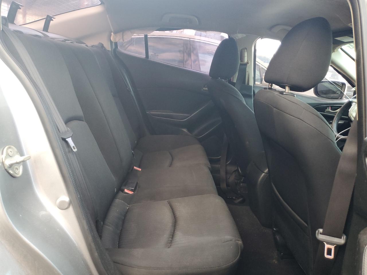2015 Mazda 3 - Image 10