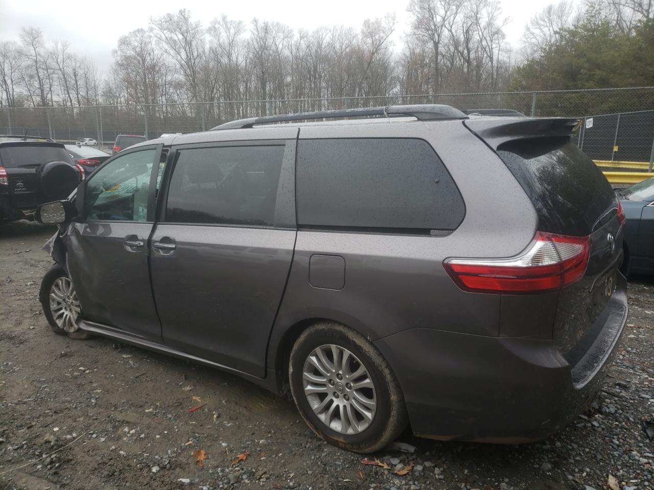 2016 Toyota Sienna - Image 2
