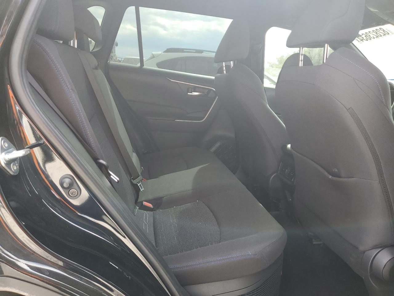 2022 Toyota RAV 4 - Image 11