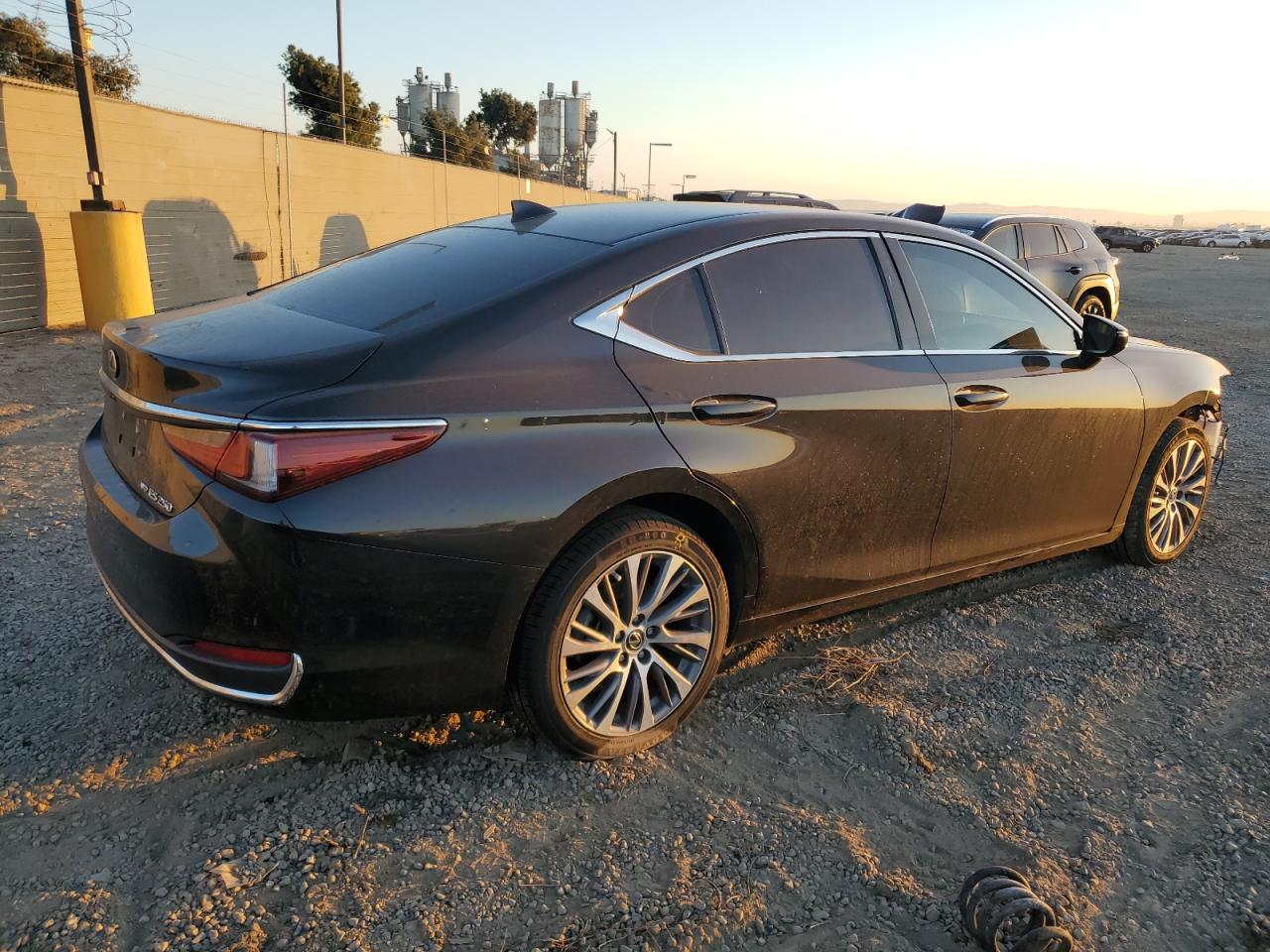 2021 Lexus ES - Image 3