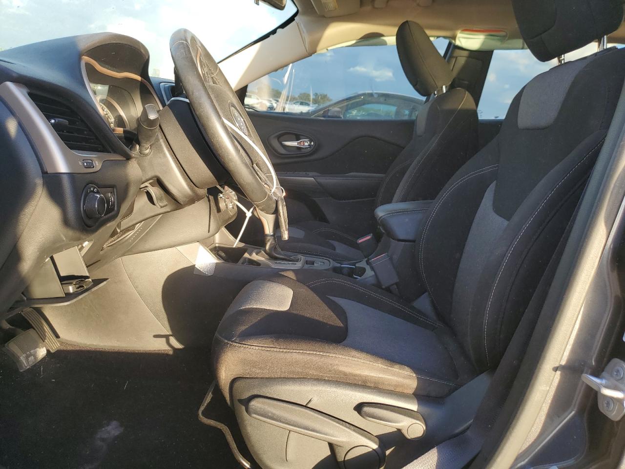 2017 Jeep Grand Cherokee - Image 7
