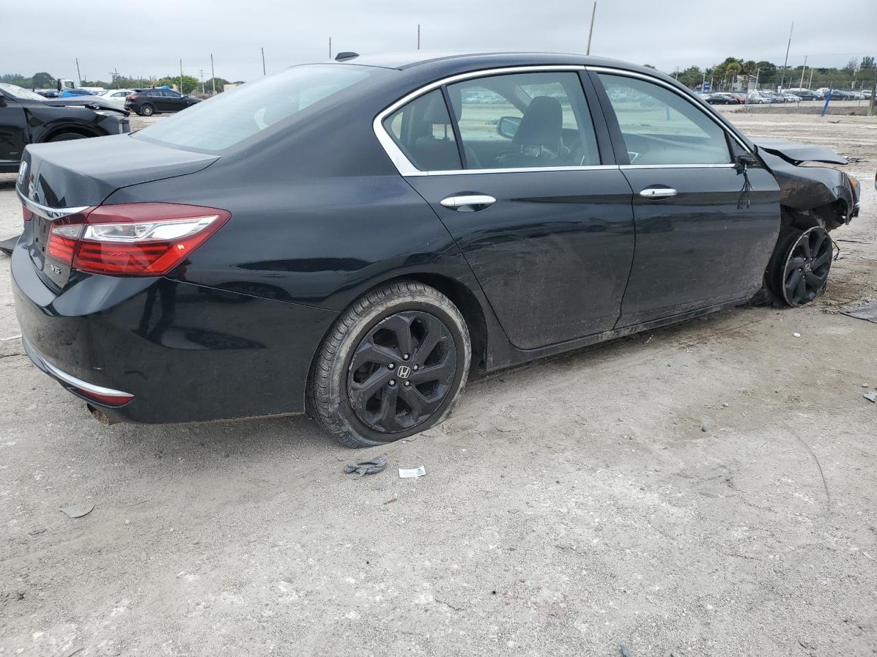 VIN 1HGCR3F83GA034442 2016 HONDA ACCORD no.3