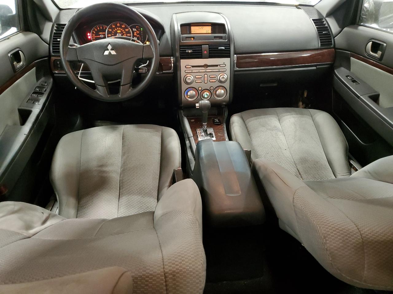 2009 Mitsubishi Galant - Image 8