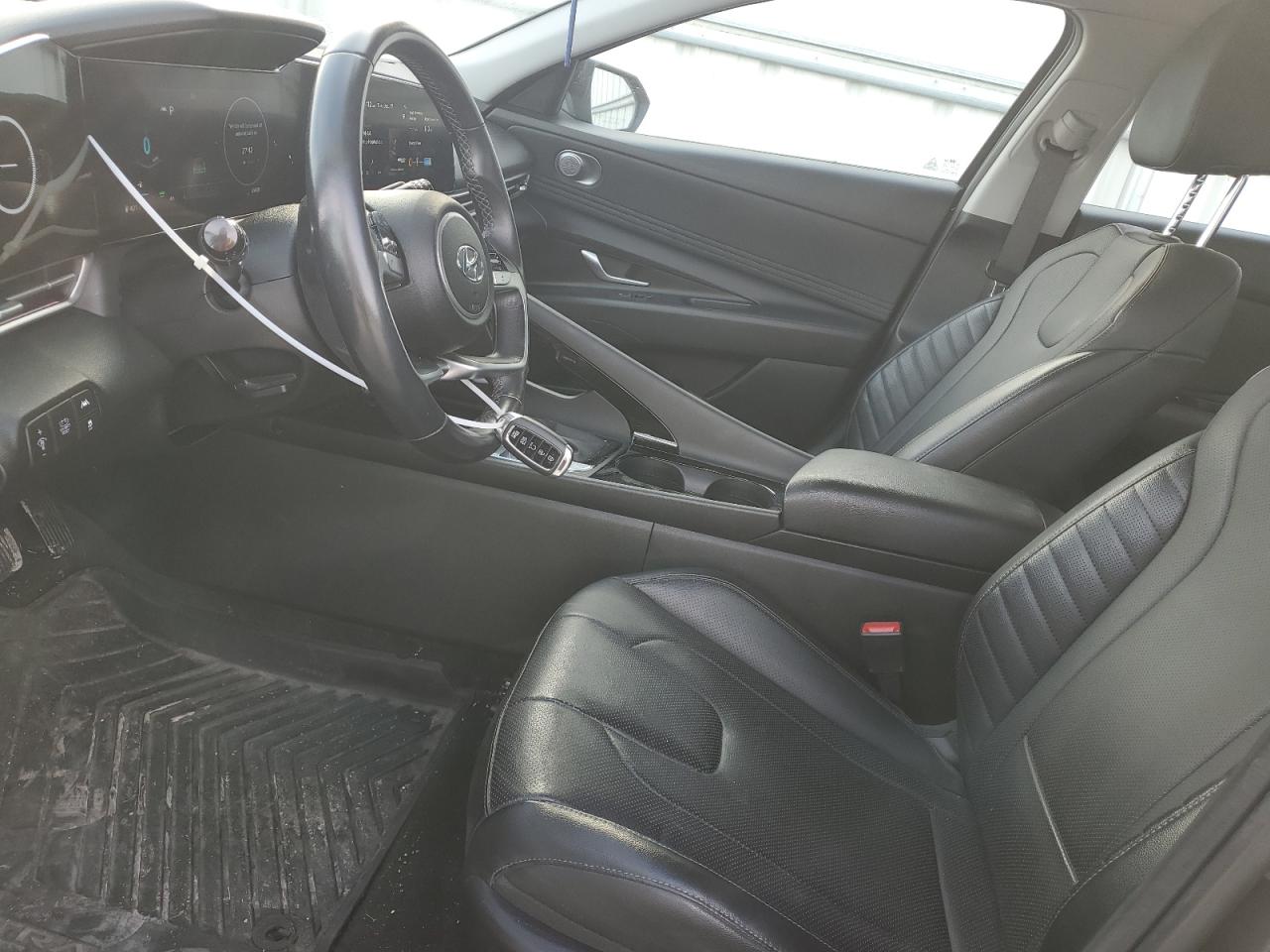 2023 Hyundai Elantra - Image 7
