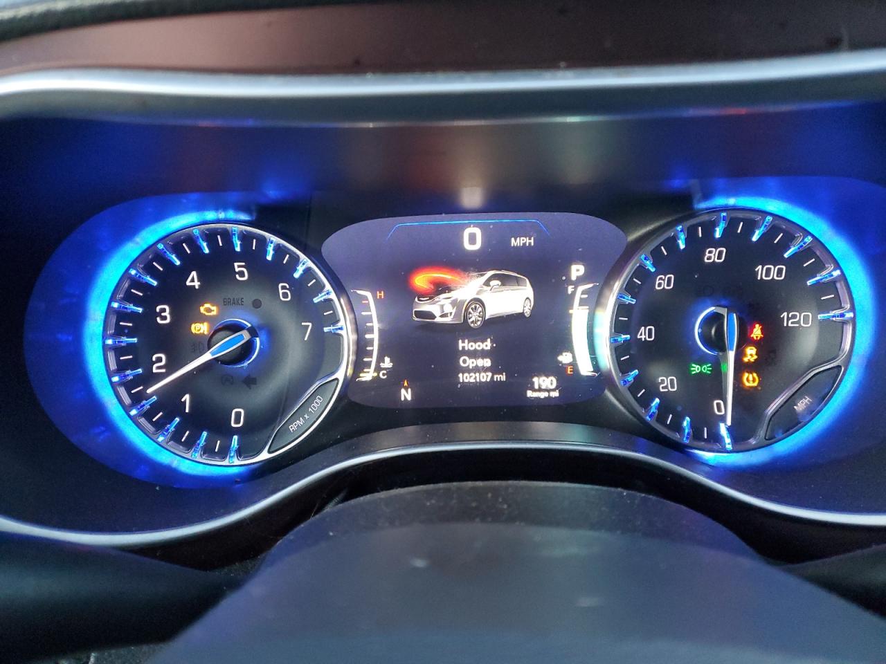 2017 Chrysler Pacifica - Image 9