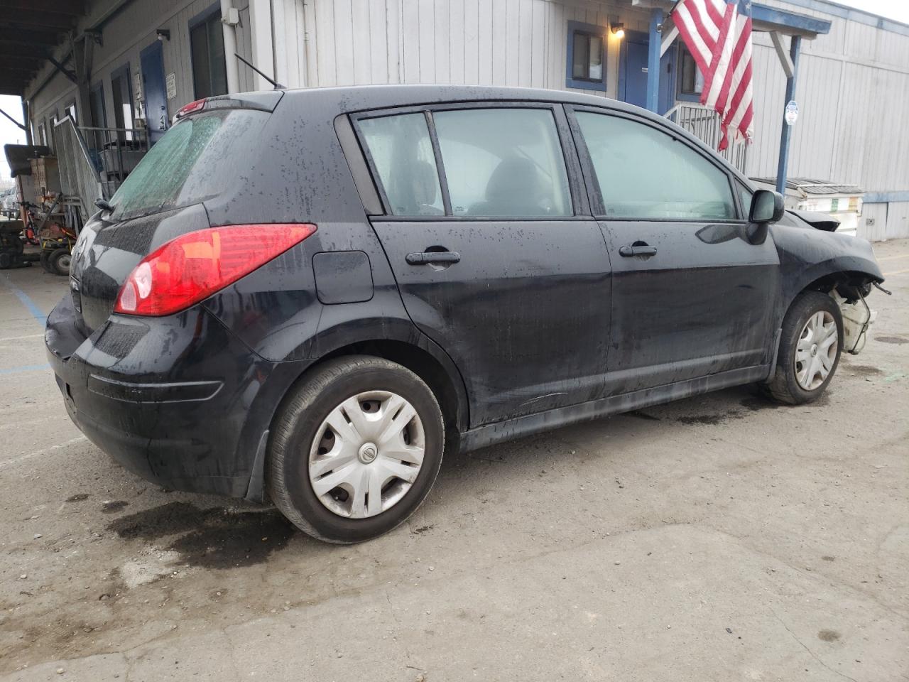 2010 Nissan Versa - Image 3