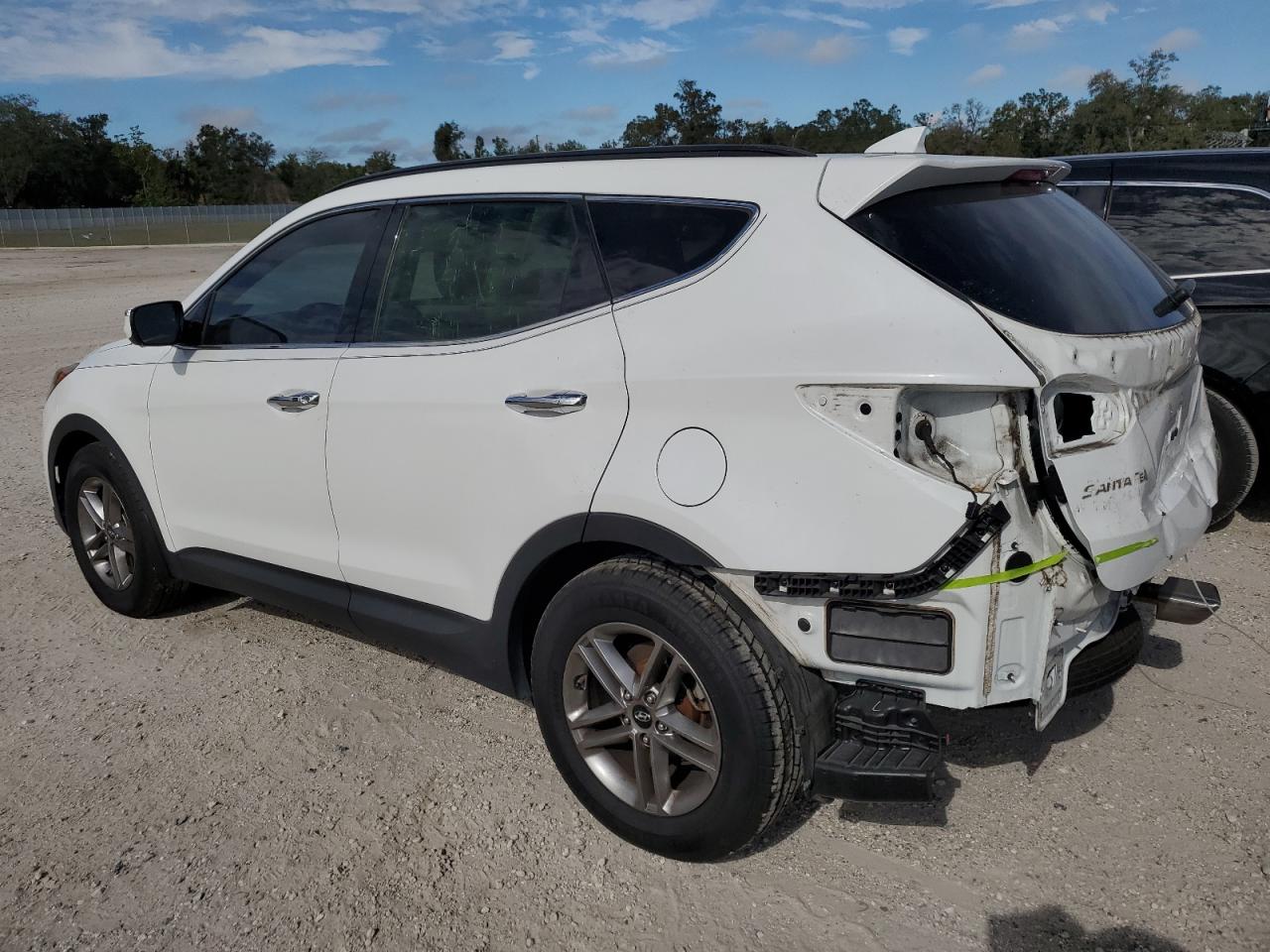 5XYZU3LB6HG425173 2017 HYUNDAI SANTA FE - Image 2