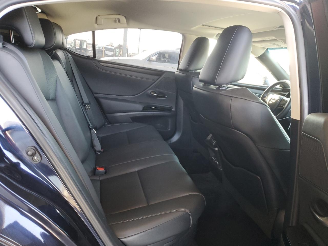 2024 Lexus ES - Image 11